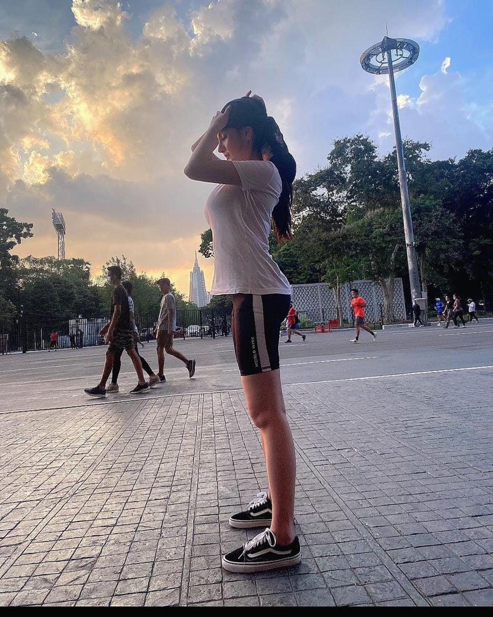 instagram.com/angelalee87