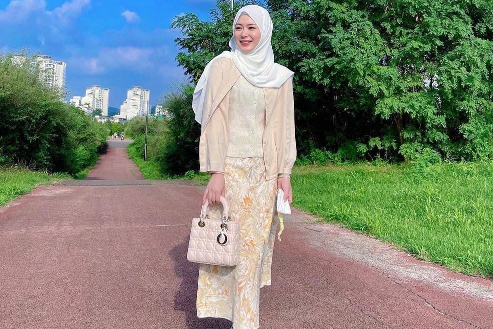 Inspirasi Padu-padan Gaya Korea untuk Perempuan Hijab