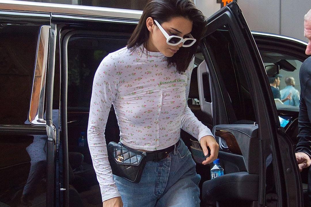 Intip Padu-padan Fanny Pack dan Jeans untuk Gaya Santai