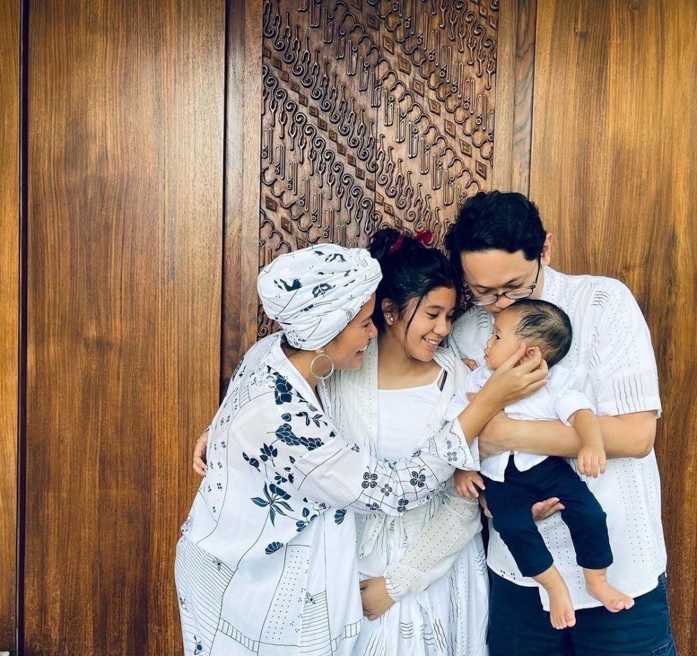 Instagram.com/titiradjopadmaja