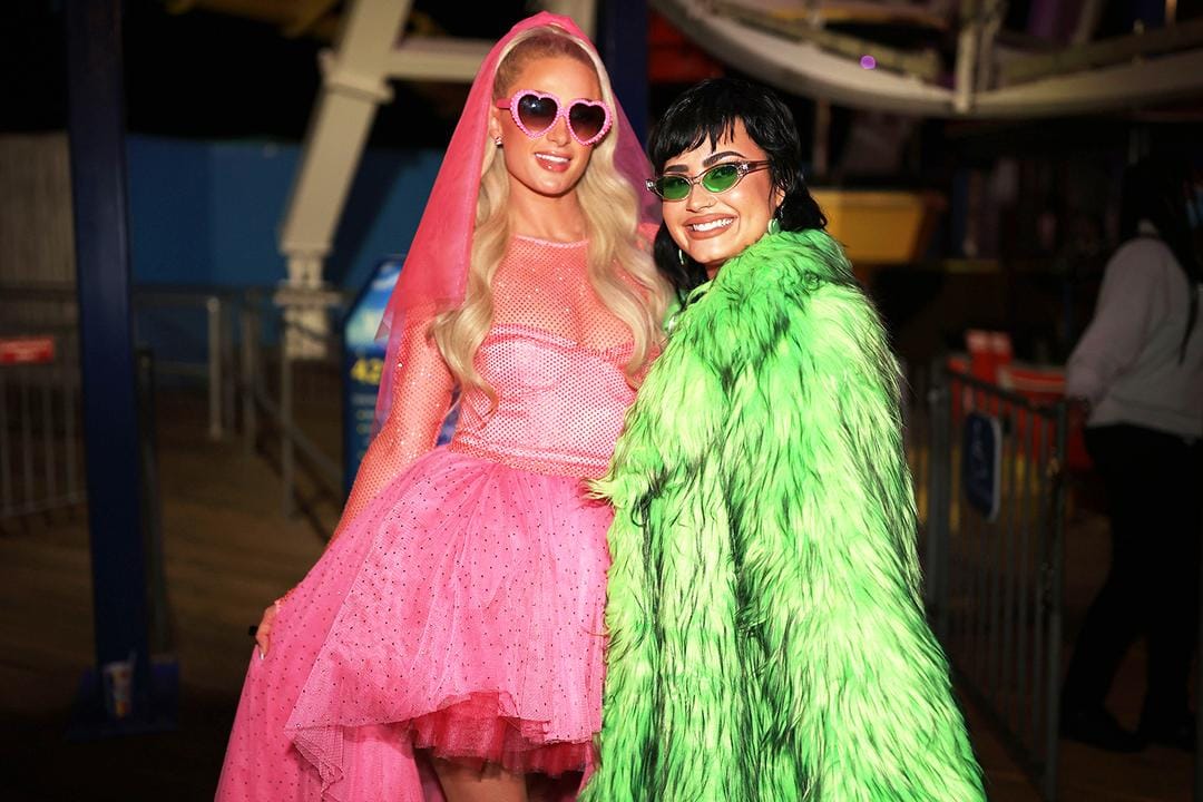 Gaya Seleb di Pesta Pernikahan Paris Hilton, Seksi hingga Nyentrik