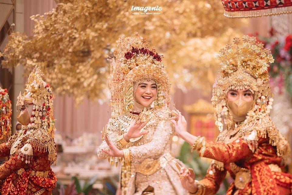 instagram.com/riaricis1795