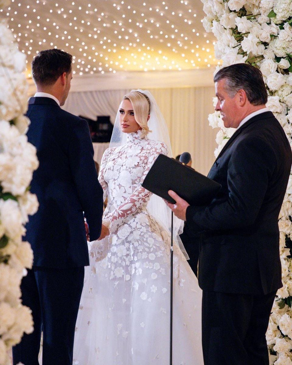 Instagram.com/Parishilton