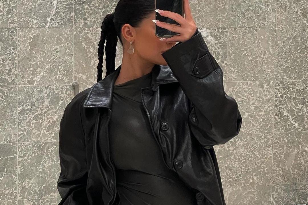 Hamil Besar! Kylie Jenner Kenakan Baju Ketat yang Seksi