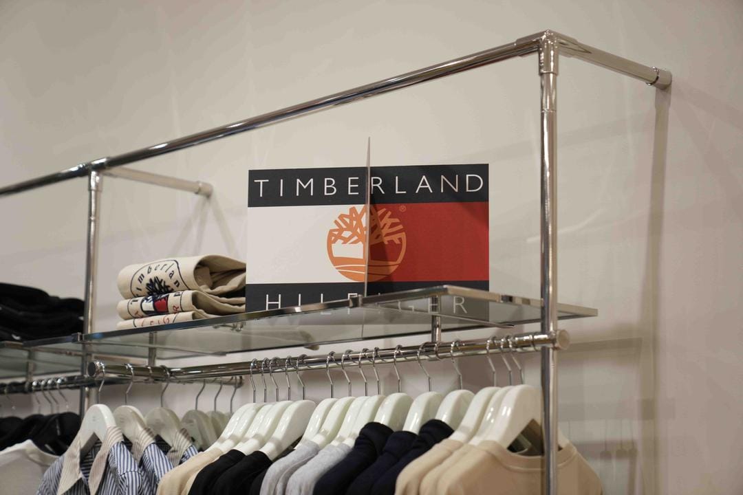 Koleksi Tommy Hilfiger dan Timberland Sorot Gaya 90-an yang Inovatif