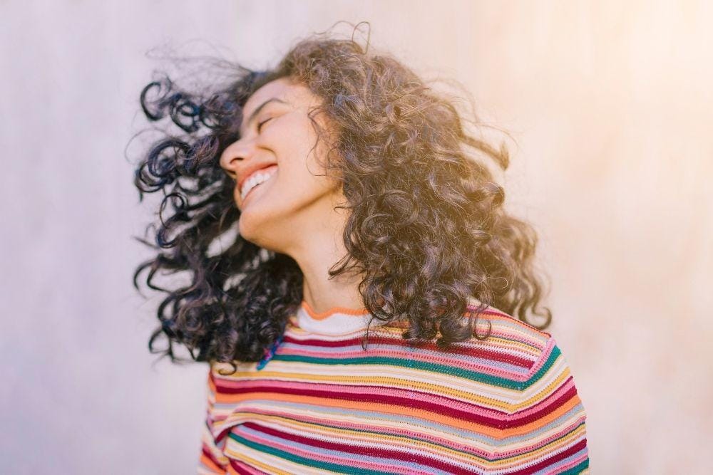 7 Cara Meluruskan Rambut Secara Alami, Nggak Perlu Rebonding Lagi!