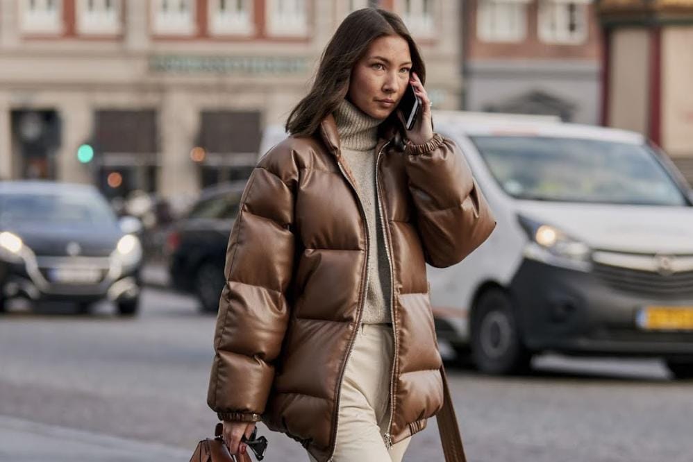Fashion Item Wajib untuk Layering di Musim Hujan