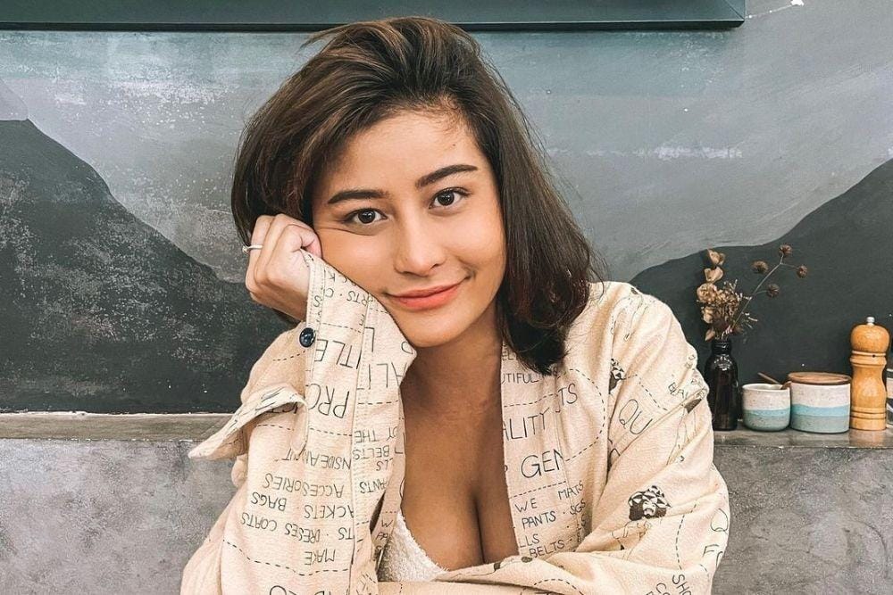 instagram.com/awkarin