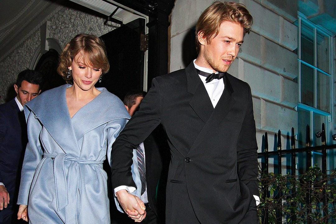 Jarang Go-Public, Ini Gaya Kece Taylor Swift dan Joe Alwyn di Jalanan