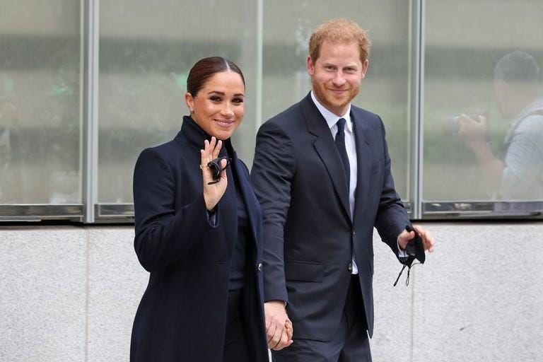 Meghan Markle Ketahuan Pakai (Lagi) Anting Pernikahannya di New York