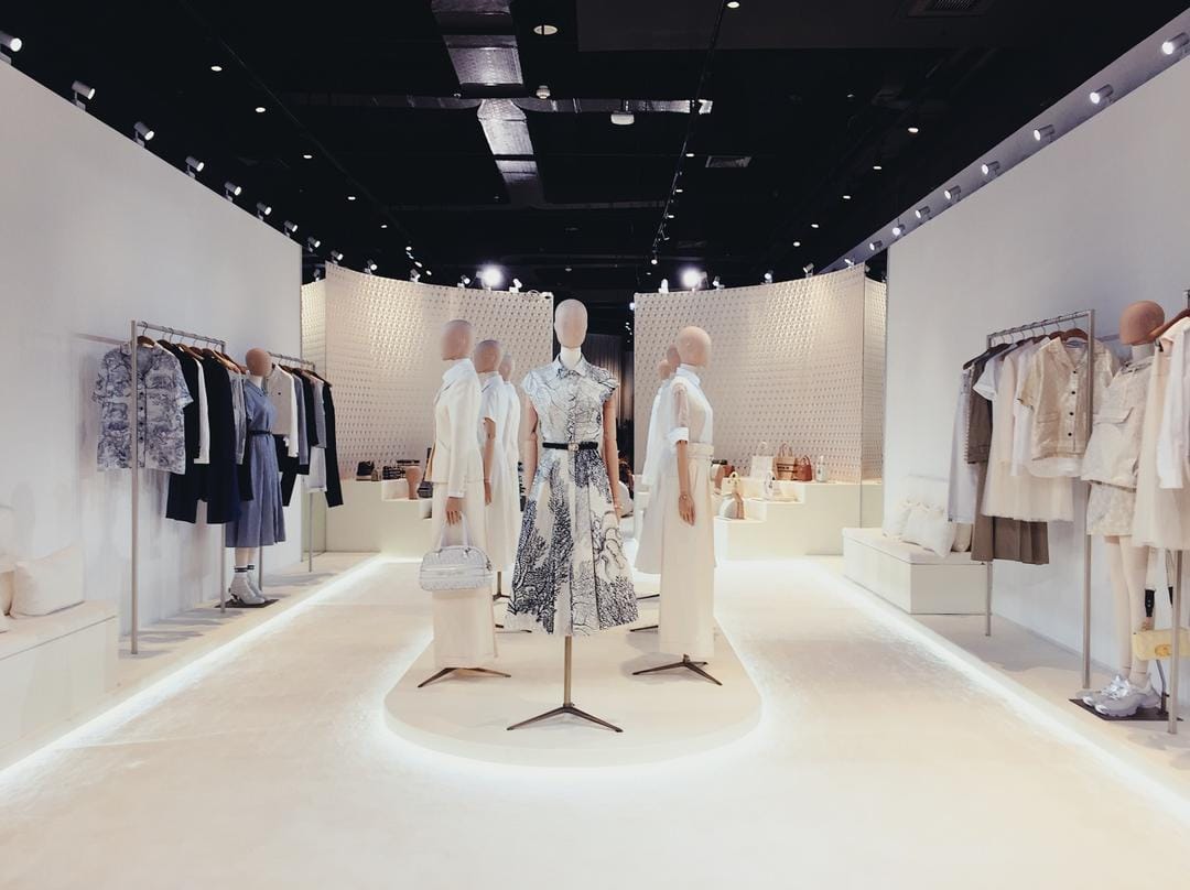 Private Preview Dior Cruise 2022, Suasana Athena di Alila SCBD