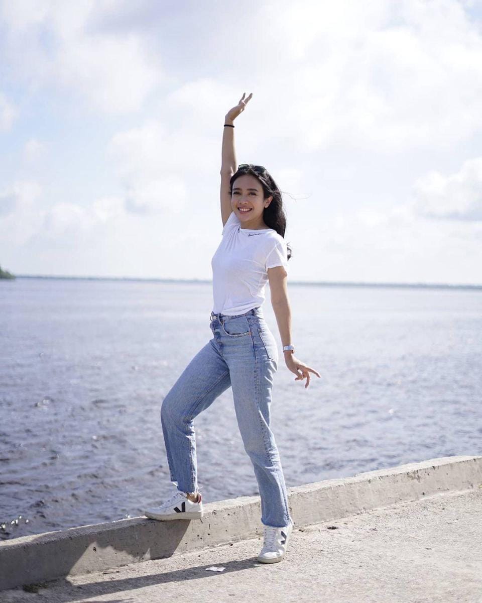 instagram.com/dea_ananda