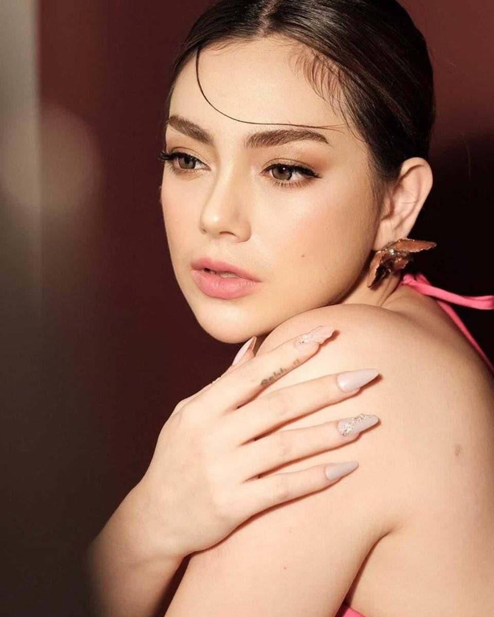 instagram.com/celine_evangelista/