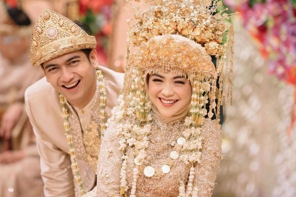 30 Pasangan Artis Ini Menikah di Tahun 2021, Ada yang Cuma 5 Bulan!