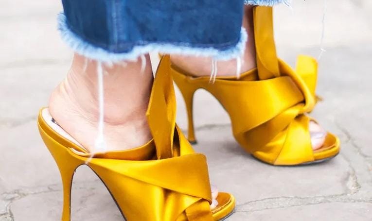 Agar Tetap Terlihat mewah, Ini Cara Merawat Sepatu Satin