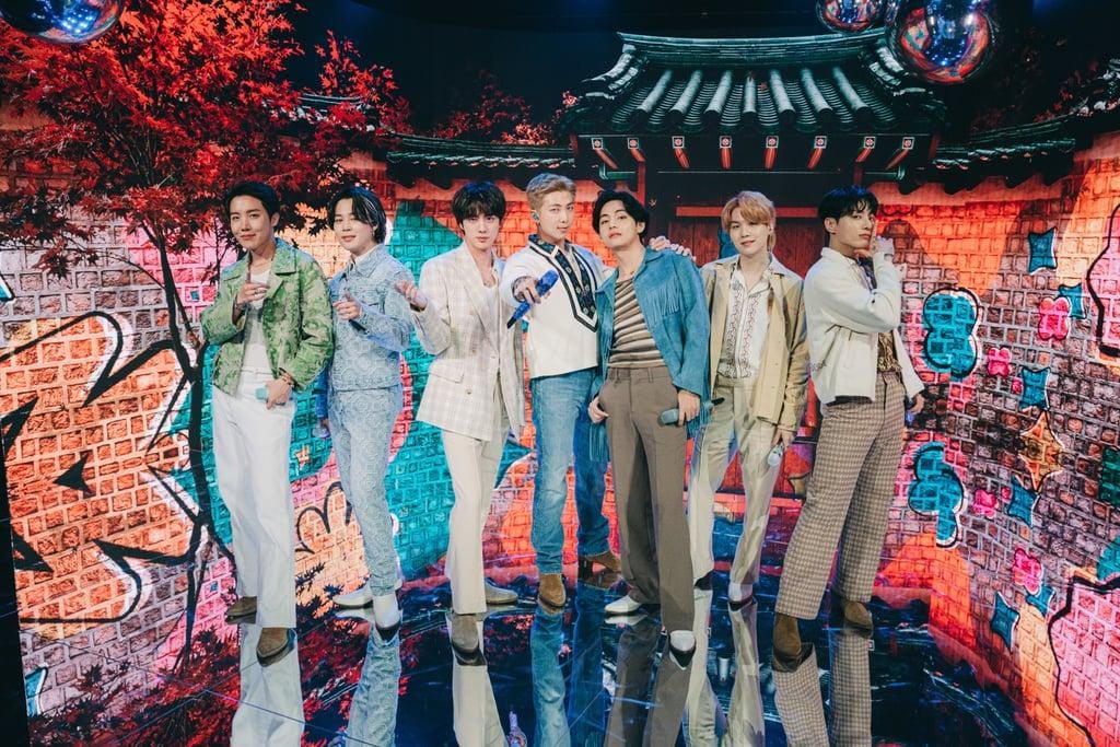 twitter.com/BTS_twt