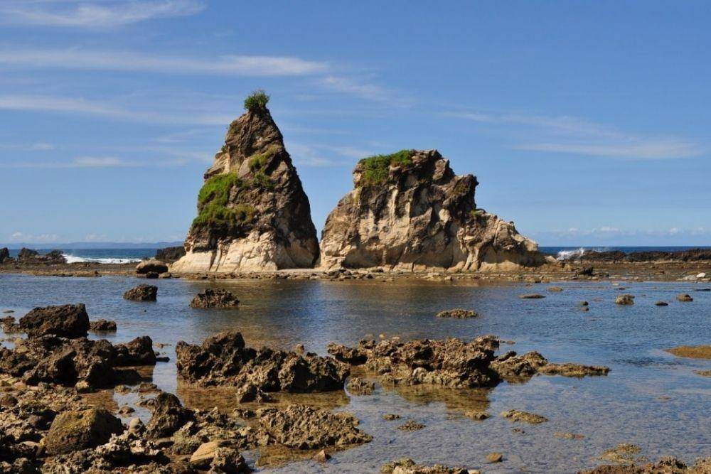 www.pantainesia.com/pantai-sawarna