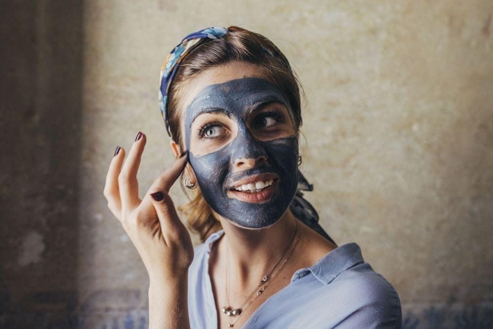 Masih Populer, Ini Manfaat Penggunaan Masker Charcoal
