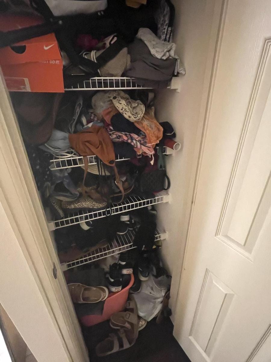 twitter.com/mrsballoonhands