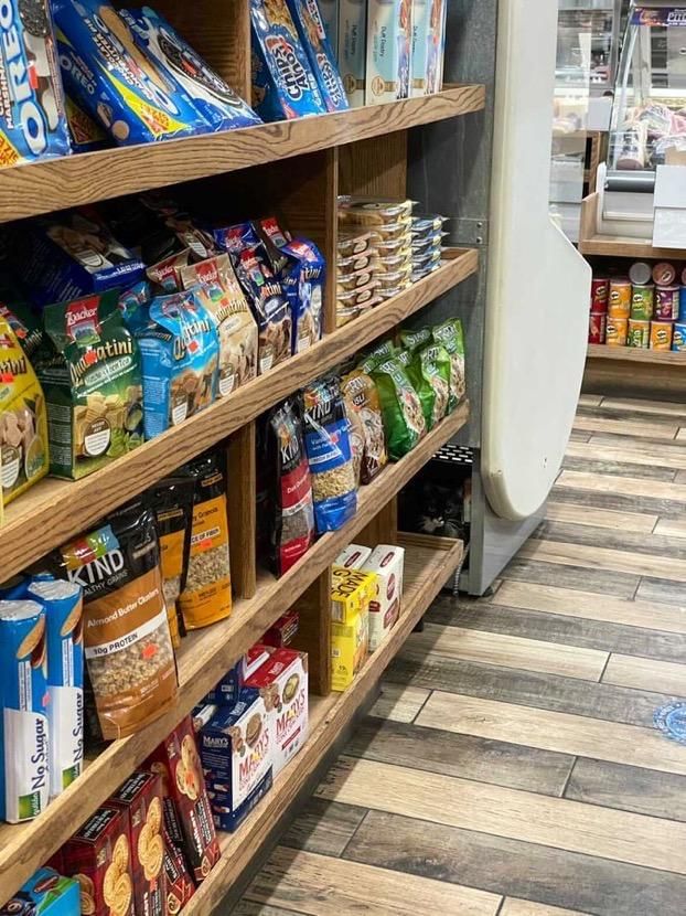 twitter.com/Bodegacats_