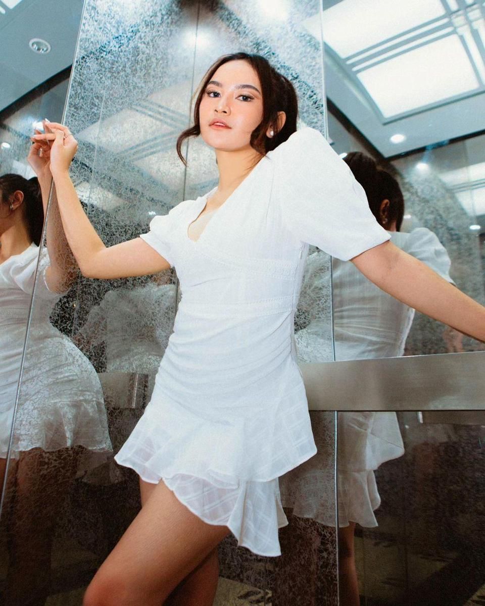 instagram.com/mahaliniraharja