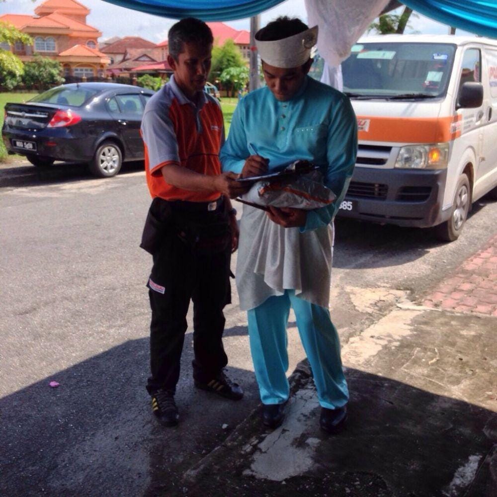 Twitter.com/azfaryaacob