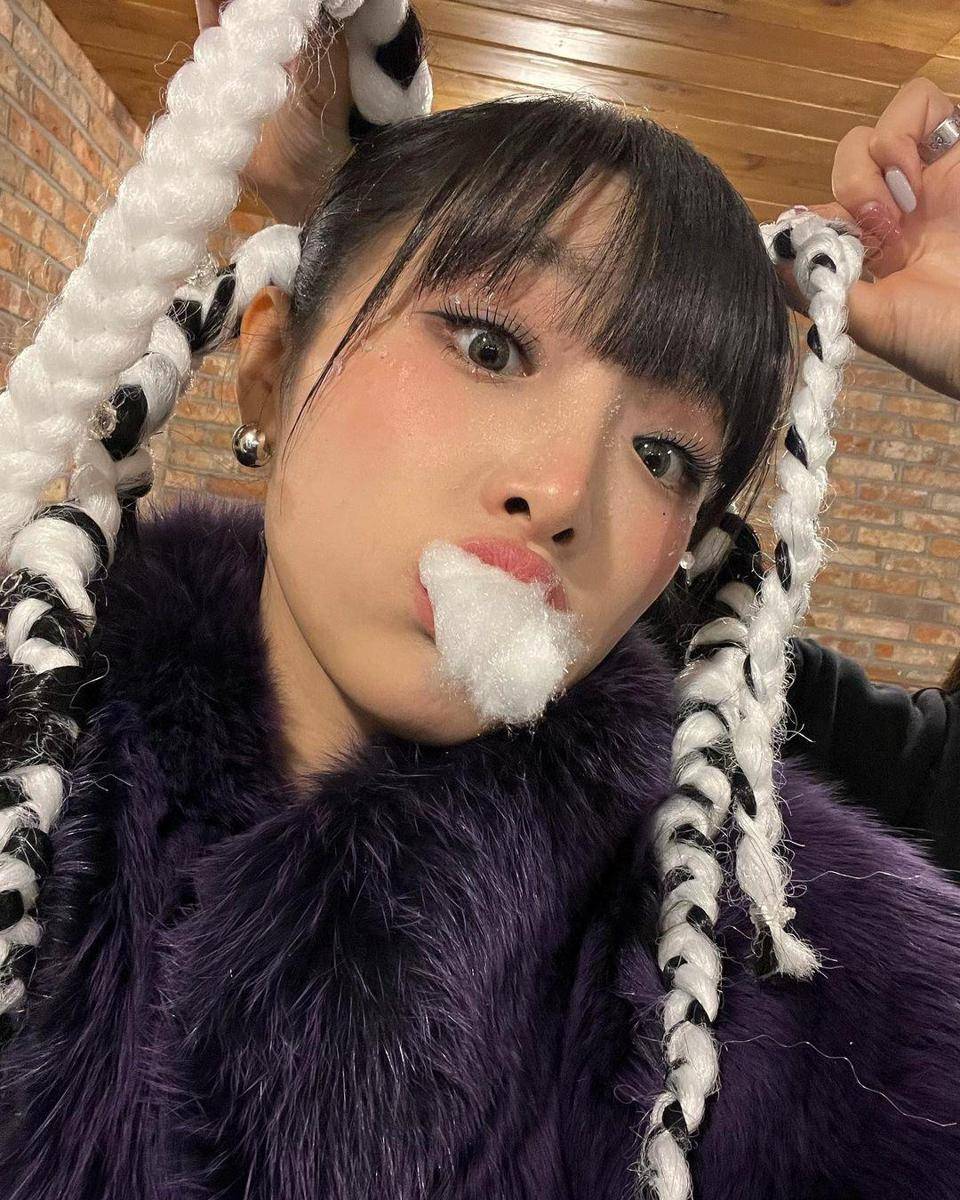 www.instagram.com/yena.jigumina