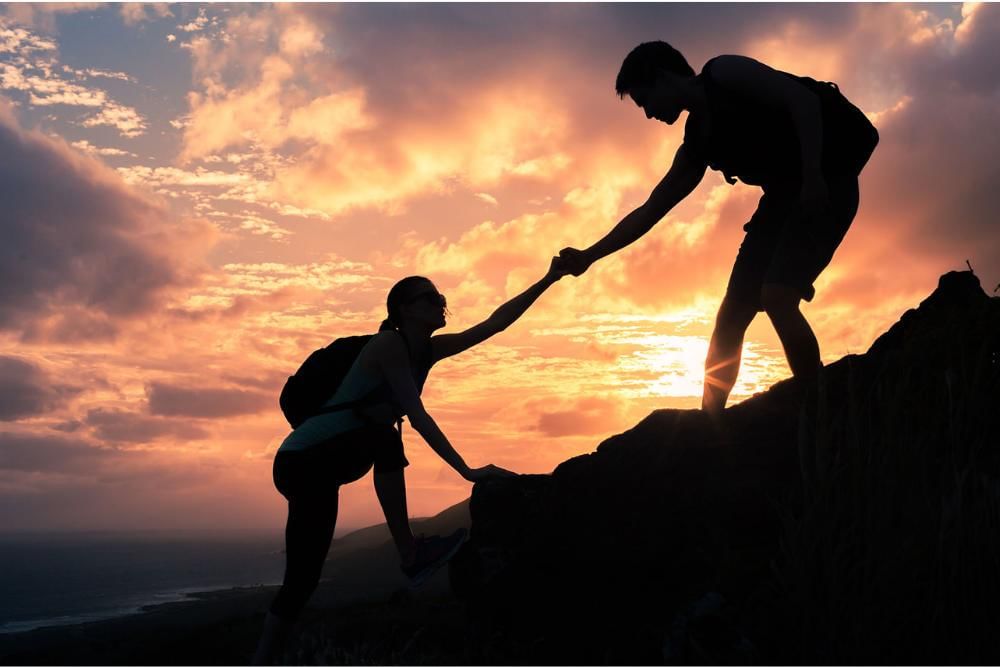 viamaestra.one/helping-each-other