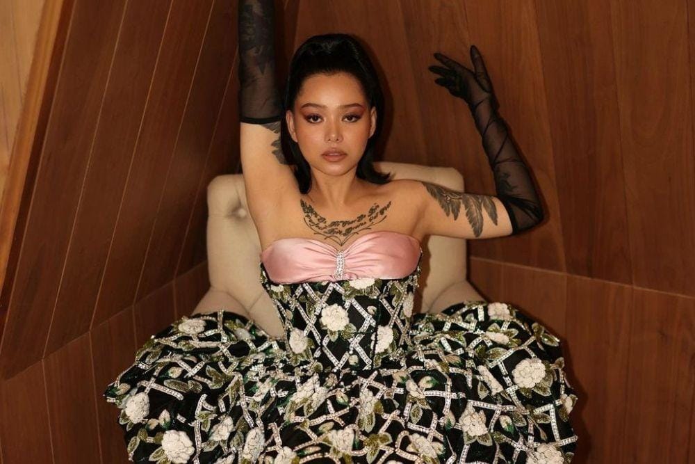 instagram.com/bellapoarch