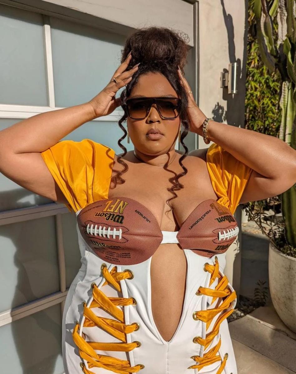 instagram.com/lizzobeeating