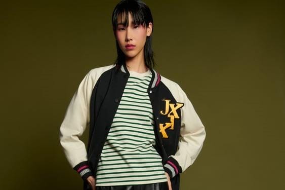 #PopbelaOOTD: Tunjukkan Gaya Sporty Pakai Jaket Bomber Ini!