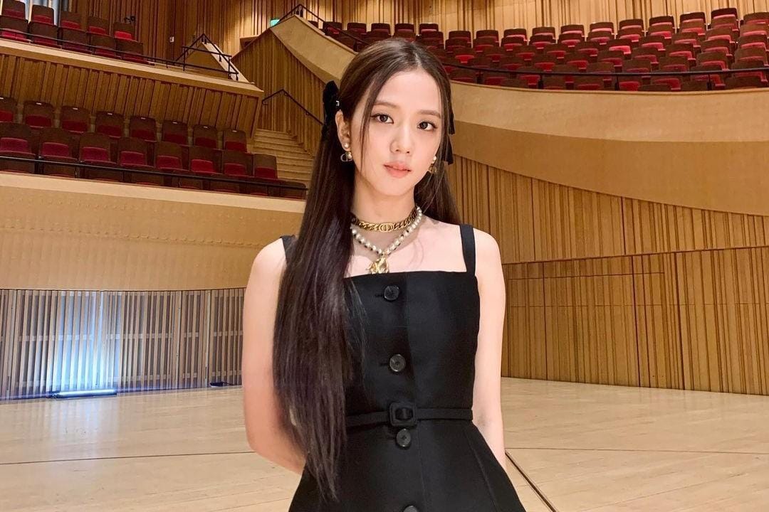 Mewah dan Glamor, Ini 10 Gaya Terbaik Jisoo BLACKPINK Pakai Dress Dior