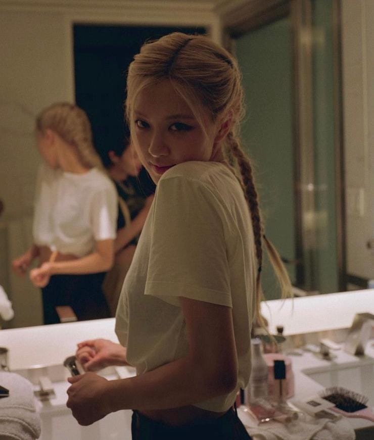 instagram.com/roses_are_rosie