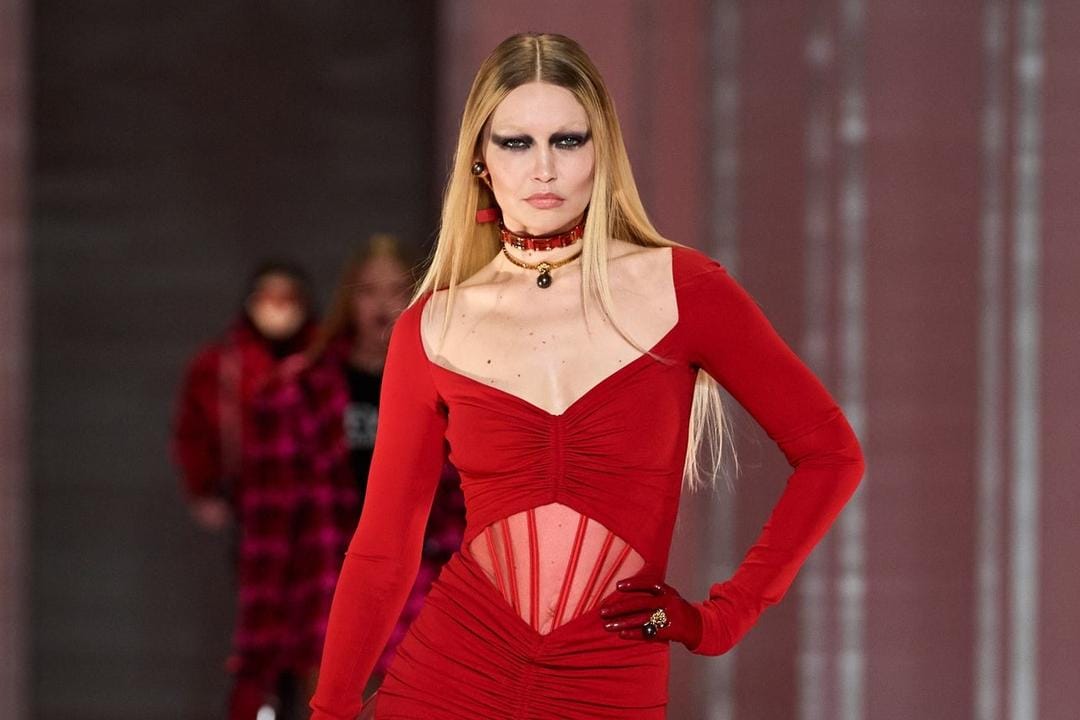 7 Hal Menarik di Versace Fall 2022 Milan Fashion Week