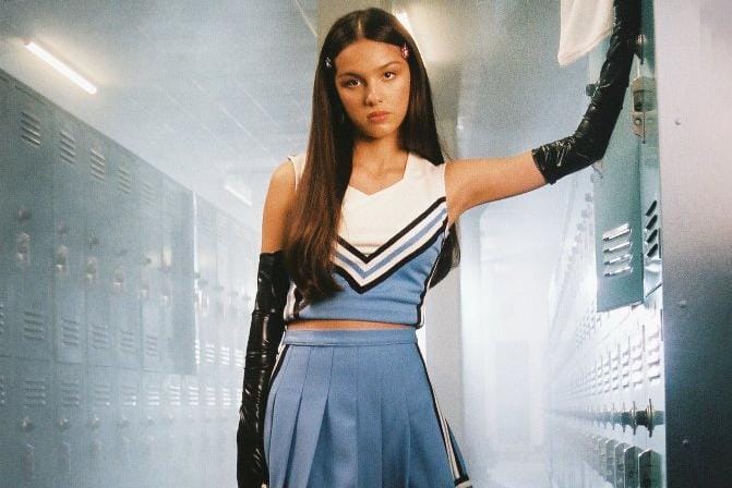 9 Potret Olivia Rodrigo Andalkan Y2K Style yang Kembali Trendi