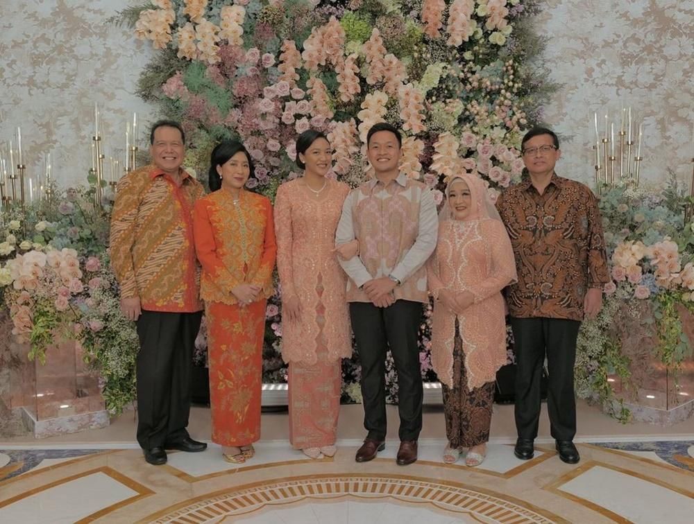 Instagram.com/putri_tanjung