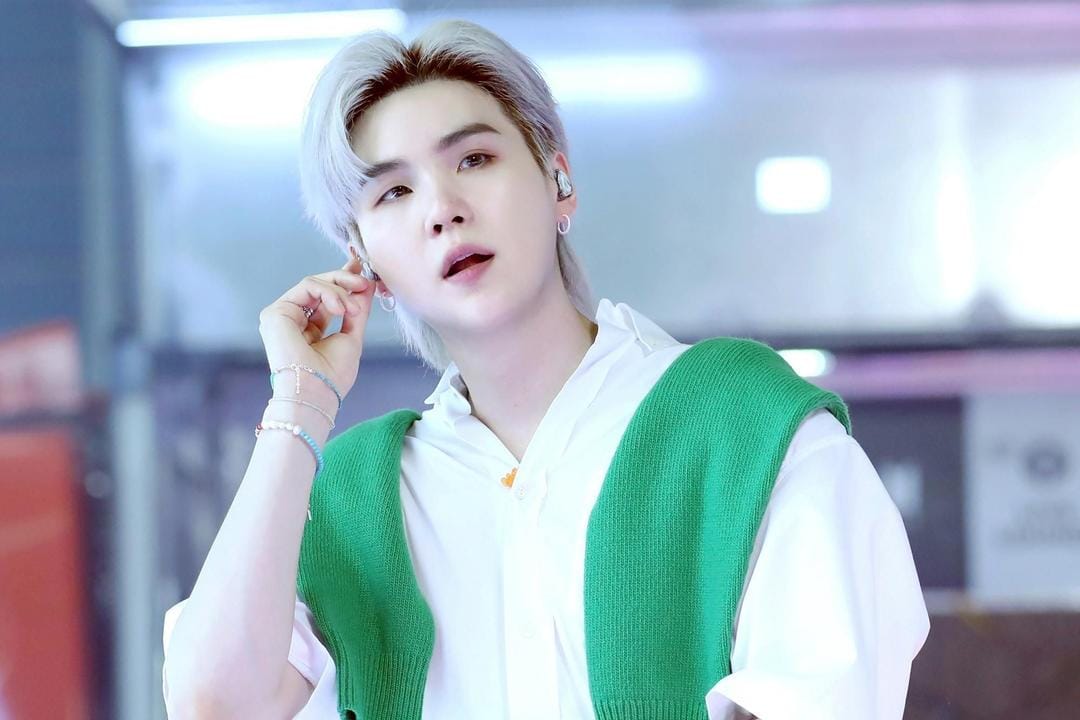 Bocoran Harga Pakaian Branded yang Pernah Dipakai Suga BTS