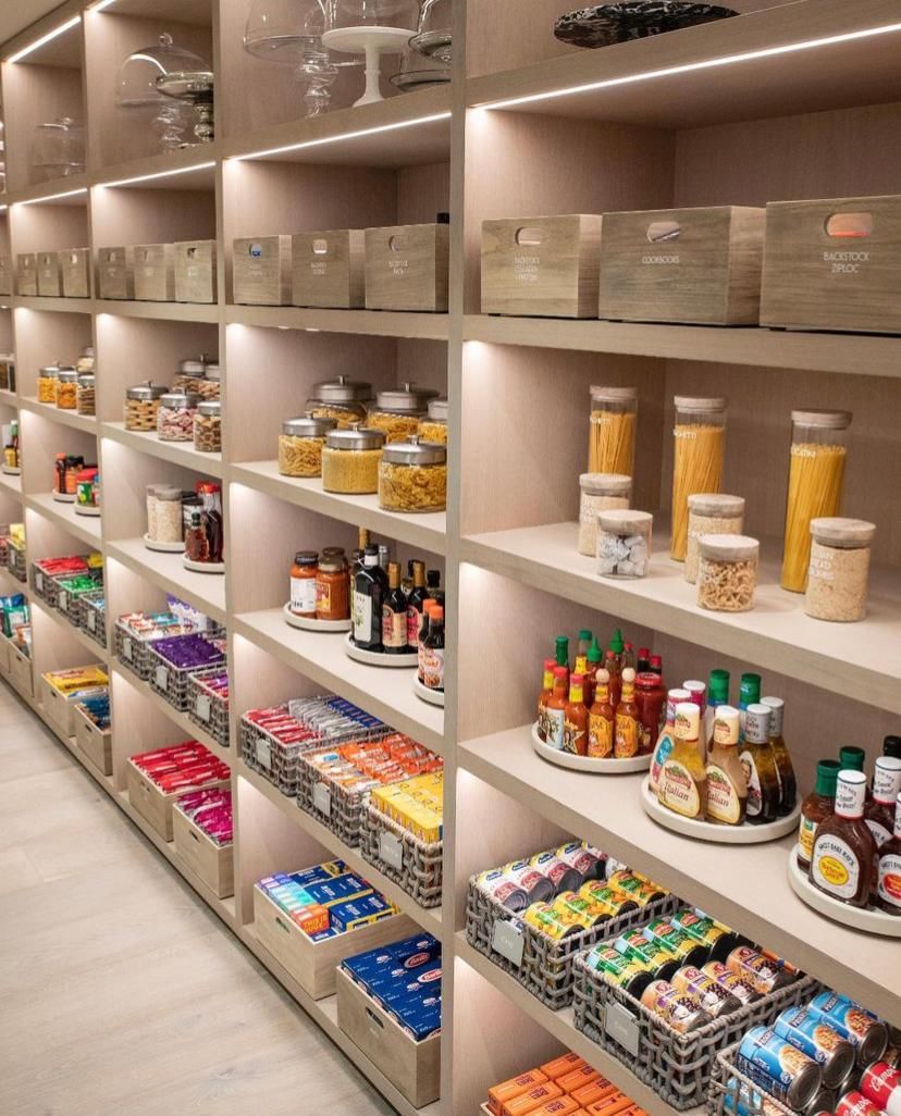 Ivan Solis/thehomeedit for POOSH.COM