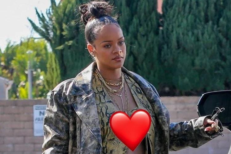 Rihanna Ekspos Tubuh Seksi Dalam Balutan 'Kulit Ular'