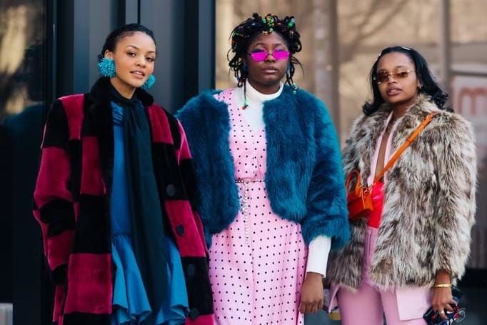 Tips OOTD Pakai Statement Coat a La Street Style di Fashion Week