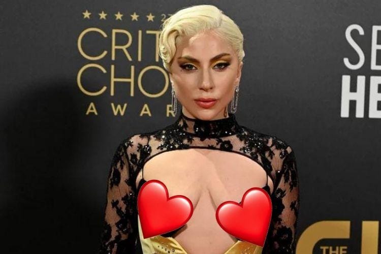 Lady Gaga Pamer Payudara di Karpet Merah Critics' Choice Awards 2022