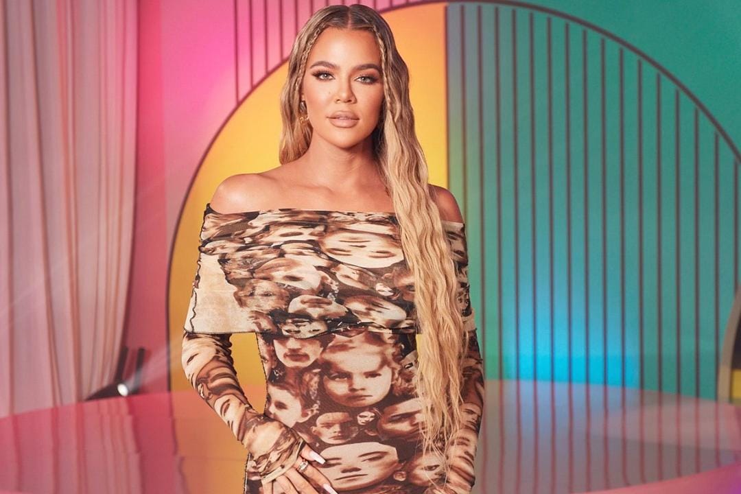 Gaya Seksi Khloé Kardashian Pakai Outfit yang Dinilai Terlalu Ketat