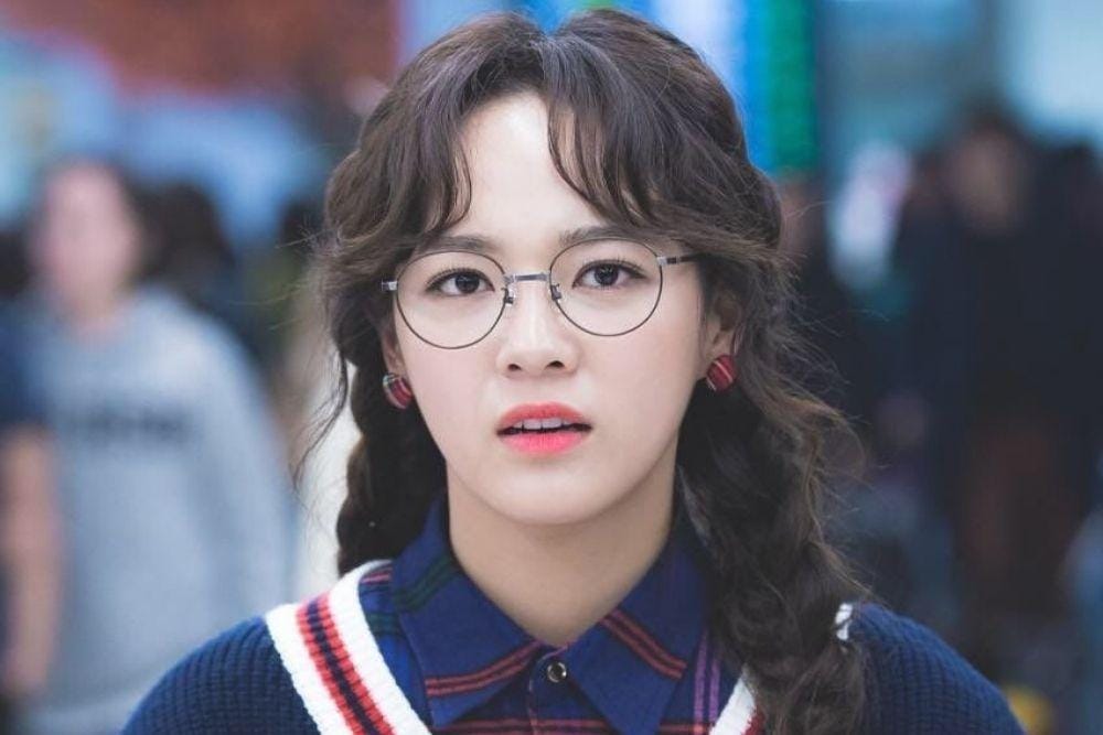Yuk, Tampil Beda Kenakan Kacamata A la Idol Kpop!