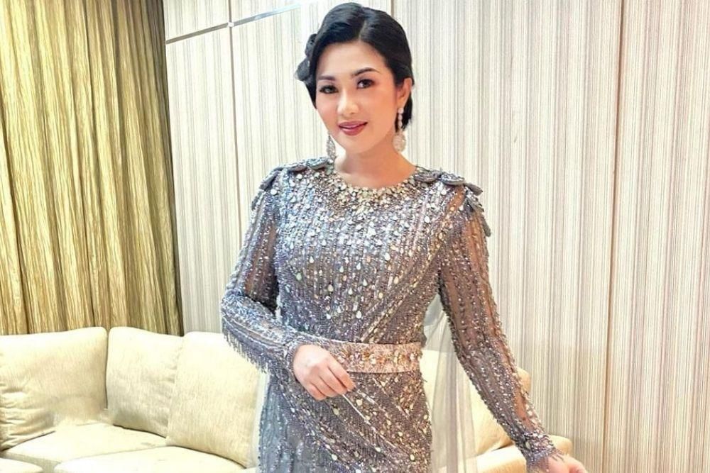 instagram.com/fitricarlina