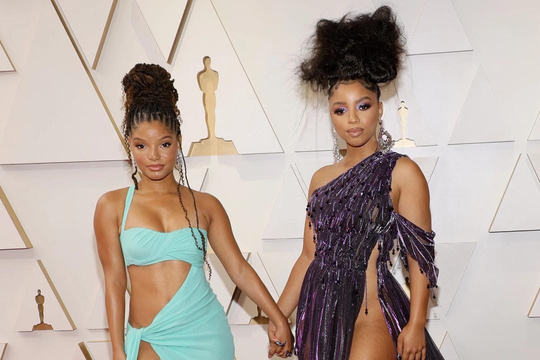 Para Artis Perempuan yang Tampil Seksi di Karpet Merah Oscars 2022