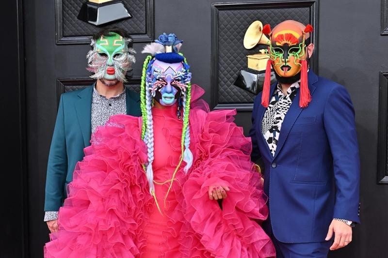 Deretan Gaya Seleb Paling Nyentrik di Karpet Merah Grammy Awards 2022