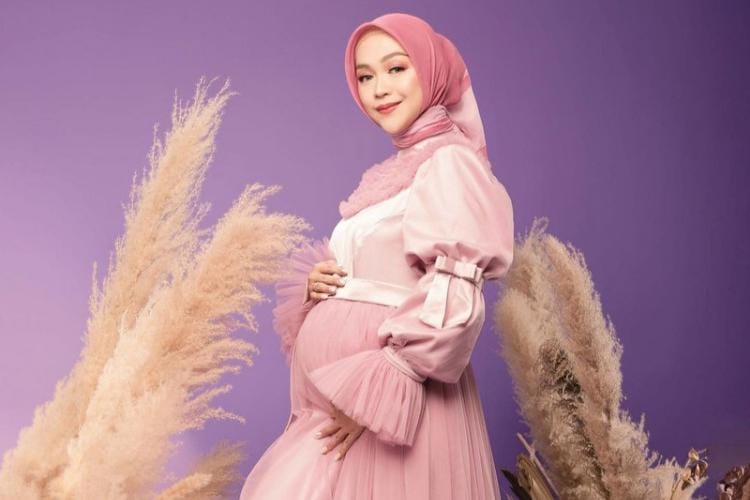 Begini Pesona Ria Ricis Saat Pamer Kehamilan