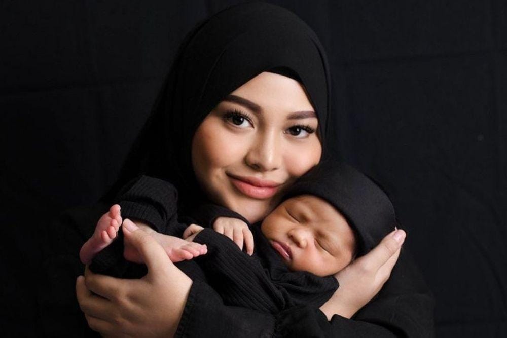 Belum 25 Tahun, 7 Artis Cantik Ini Mantap Kenakan Hijab