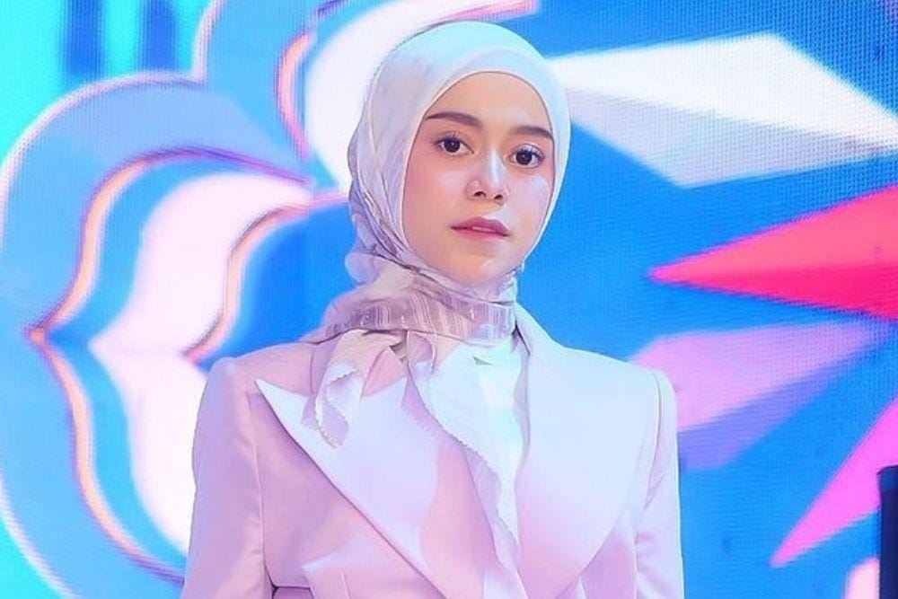 Lesty Kejora dan Pedangdut Lainnya yang Mantap Kenakan Hijab