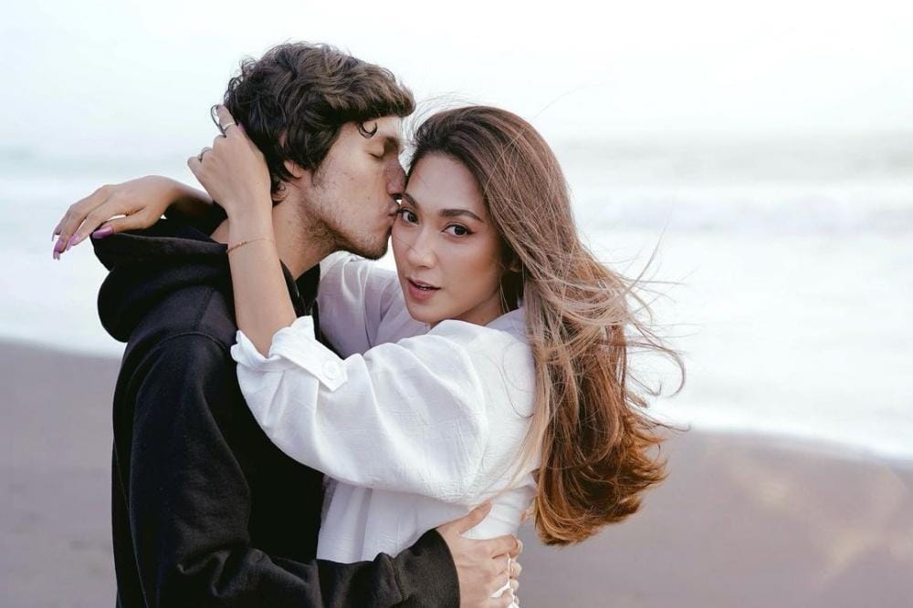 Instagram.com/dindakirana.s